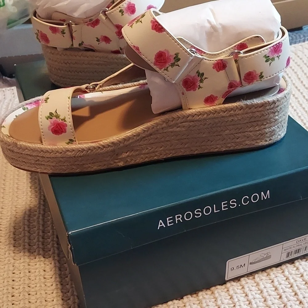 AEROSOLES dave platform